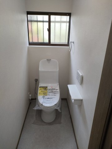 長府安養寺　リフォーム済物件のトイレ