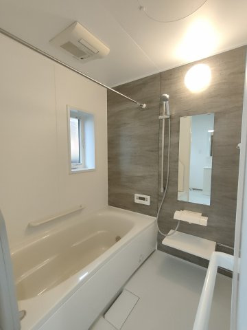 長府安養寺　リフォーム済物件の浴室