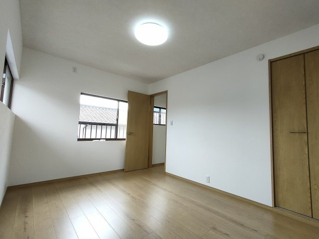 長府安養寺　リフォーム済物件の洋室