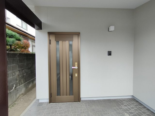 長府安養寺　リフォーム済物件の玄関