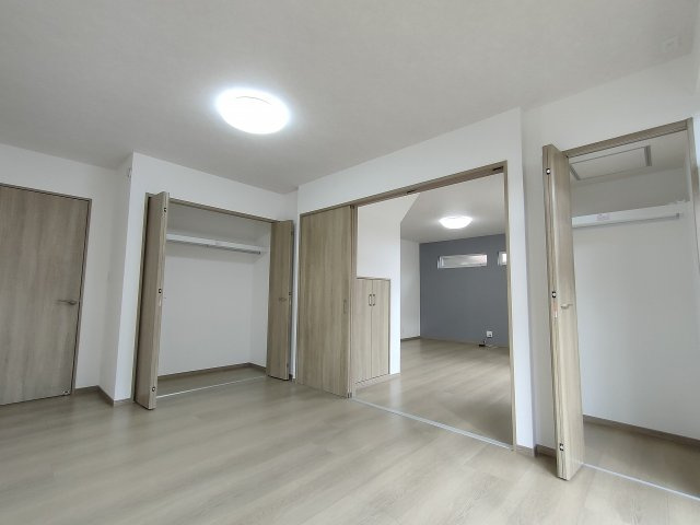 長府安養寺　リフォーム済物件の洋室