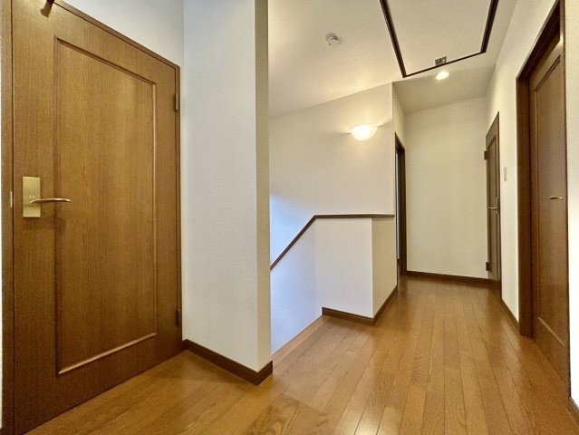 高知市潮見台１丁目　中古戸建ての洋室