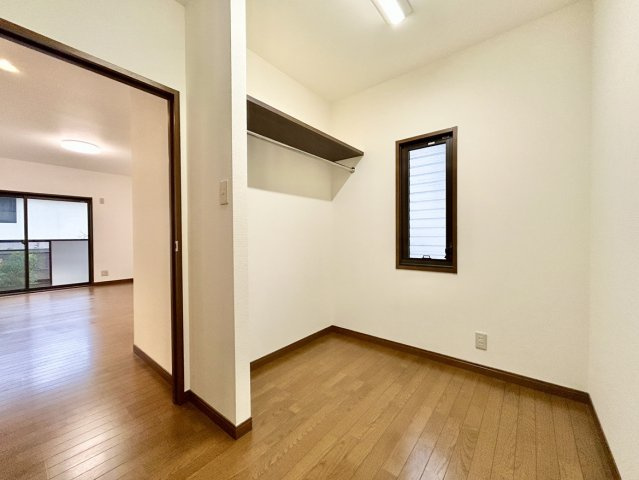 高知市潮見台１丁目　中古戸建ての洋室