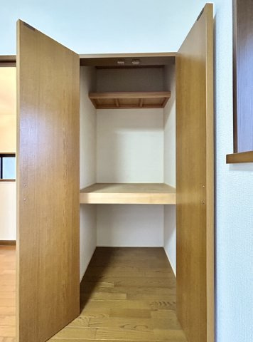 高知市潮見台１丁目　中古戸建ての洋室