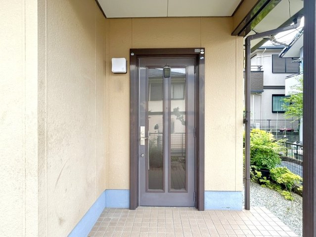 高知市潮見台１丁目　中古戸建ての玄関