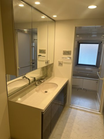 レピア垂水五色山の独立洗面台|独立洗面台あり、毎朝おしゃれに忙しい女性の方におすすめです
