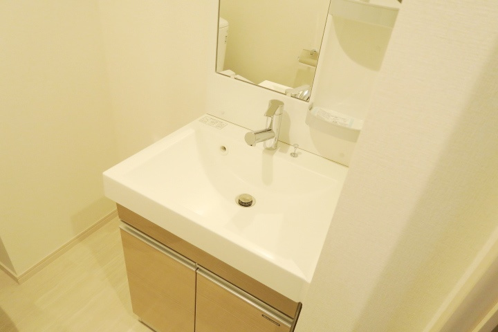 ユリカロゼAZEST川口の洗面所|別号室の参考写真です。