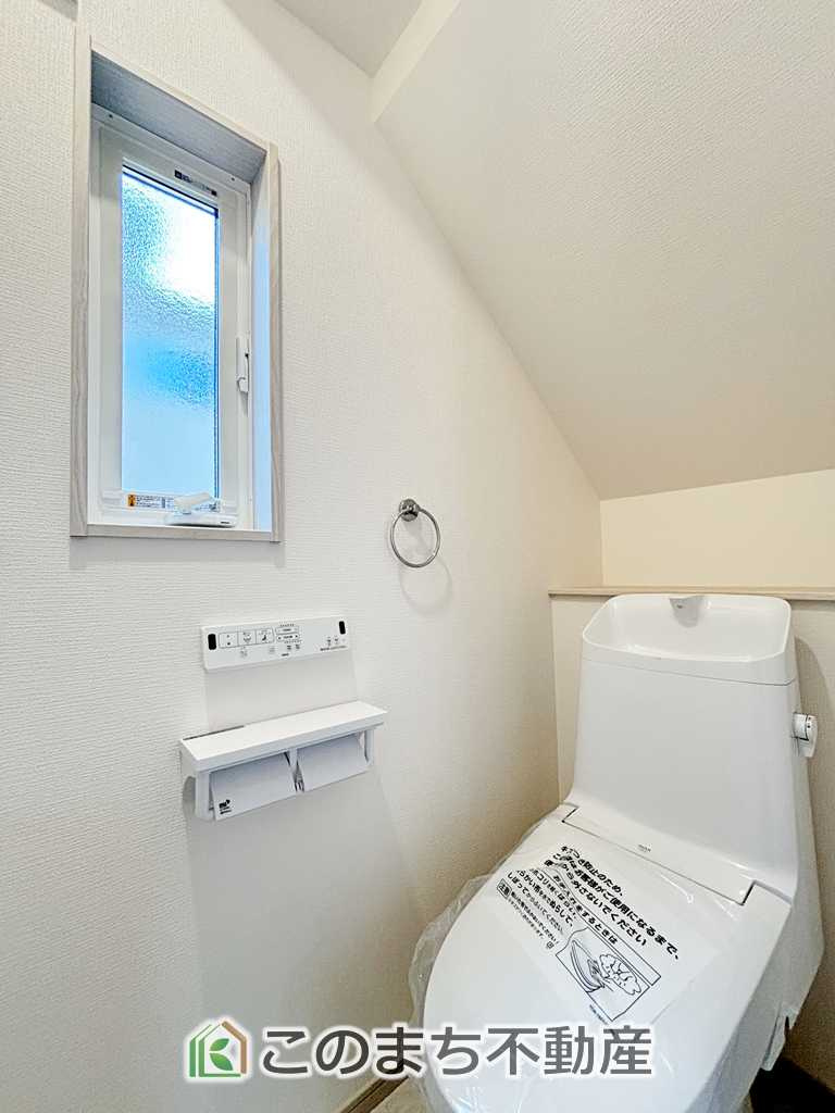 いろどりアイタウン那須塩原市並木町23-P1のトイレ|小窓から換気ができて清潔なトイレスペース☆