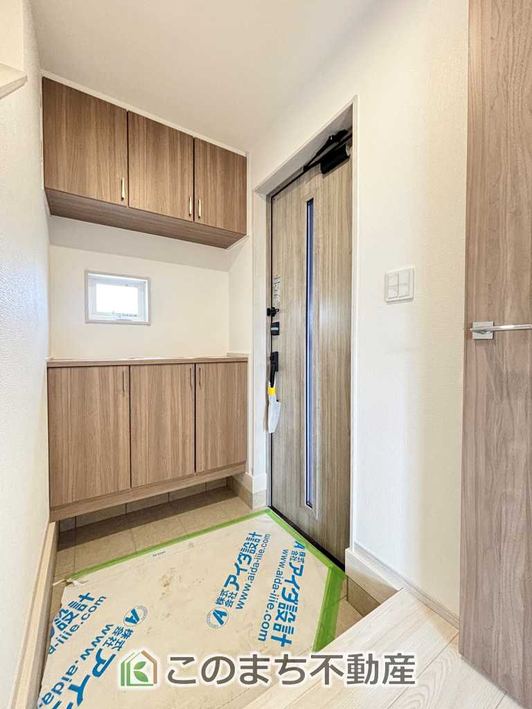 いろどりアイタウン那須塩原市並木町23-P1の玄関|広々とした玄関スペース♪たくさんの靴を収納できる下駄箱もございます。