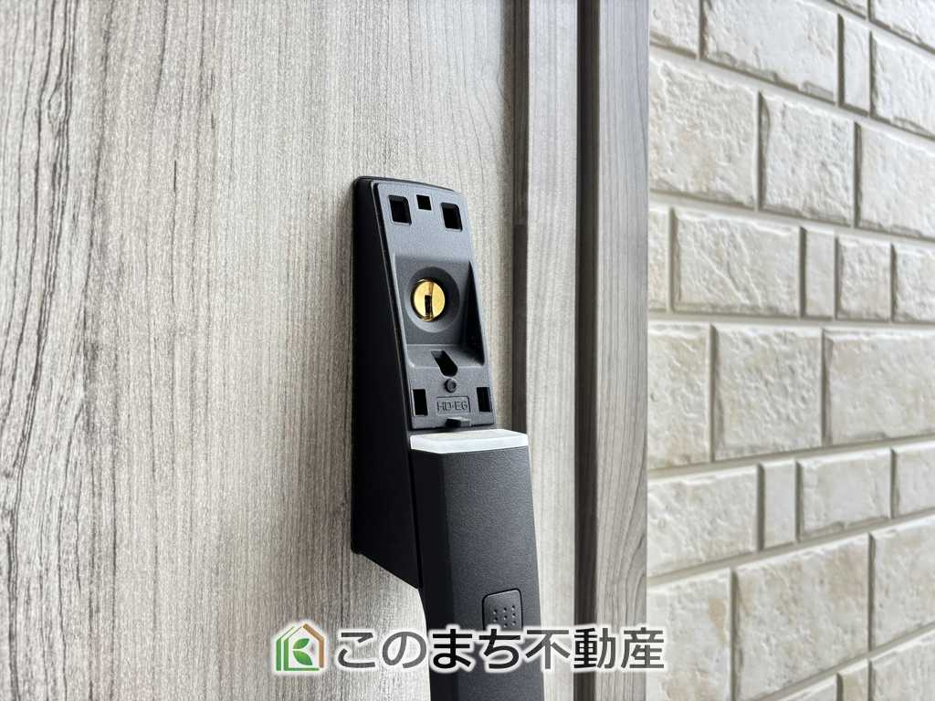 いろどりアイタウン那須塩原市並木町23-P1の外観|防犯性に配慮された玄関鍵を採用。毎日の暮らしに安心感をプラスしてくれる設備です。