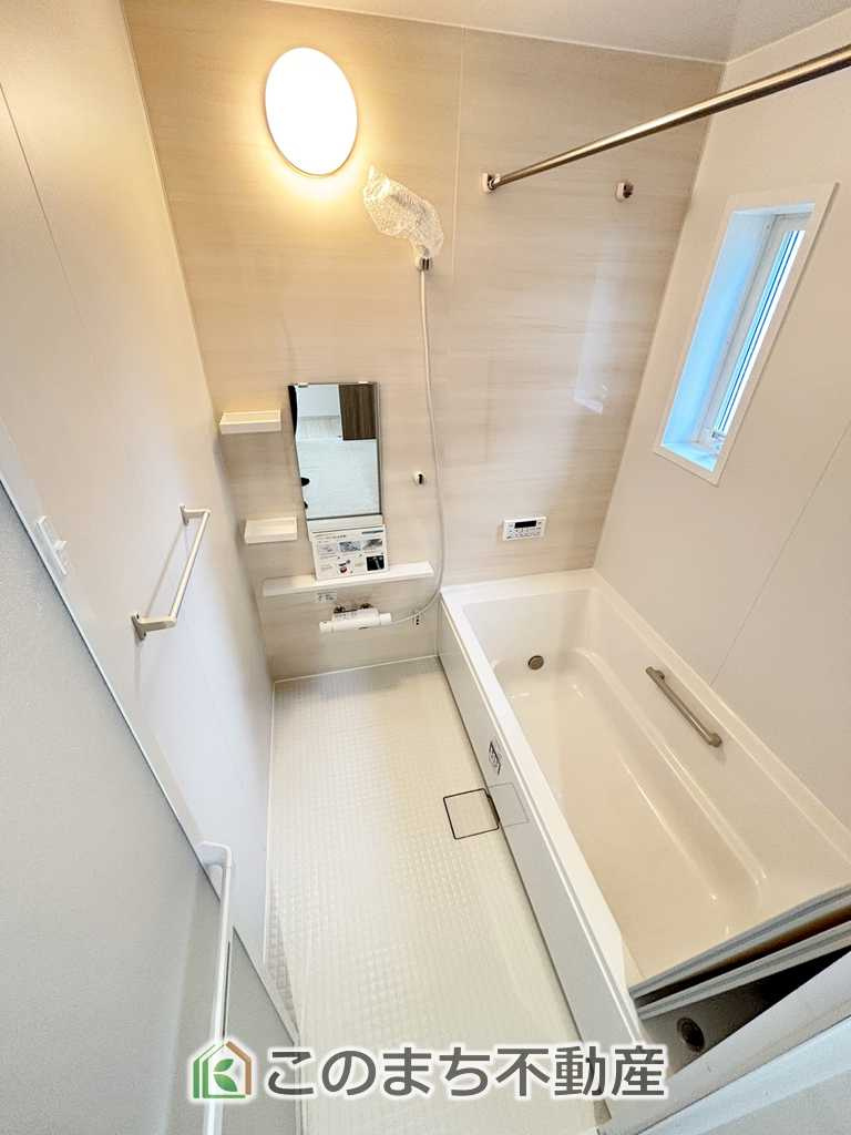 いろどりアイタウン那須塩原市並木町23-P1の浴室|ゆったりと入れるフルオートバスはお子様との団らんバスタイムが楽しめます♪
足を伸ばしてゆったりくつろげる１坪バスルームです☆