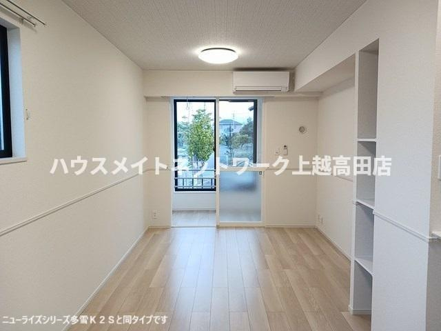 カーサさくらＡの居間・リビング|ＬＤＫ