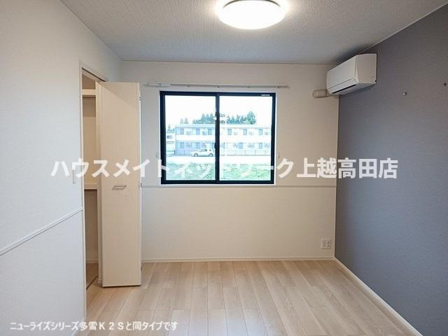 カーサさくらＡの居間・リビング|洋室