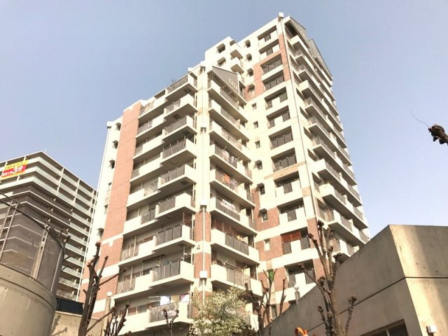 緑地公園グリーンハイツ4号棟の外観