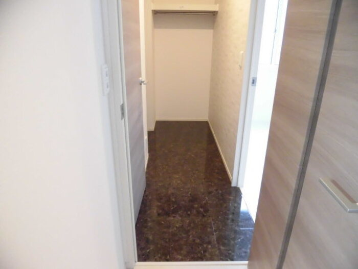 ペルラディアマンテB棟の玄関|明るい玄関です