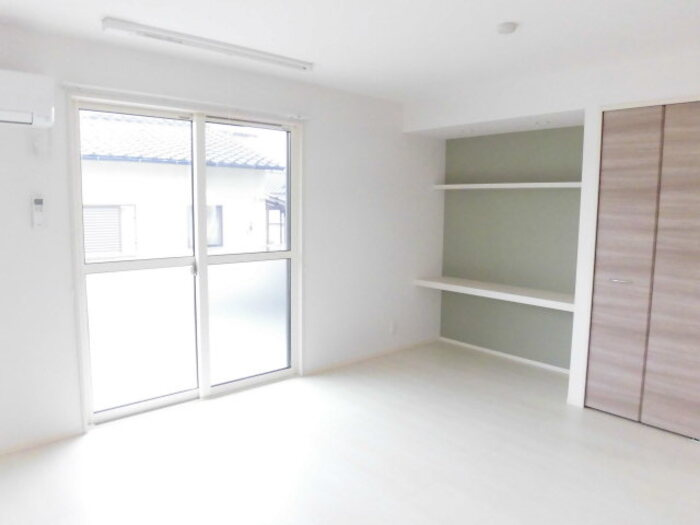 ペルラディアマンテB棟の居間・リビング|ゆったりとした居間です