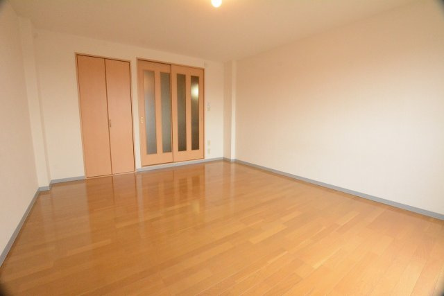 ミルーム津福の居間・リビング|ゆったり過ごせる開放感のあるお部屋です