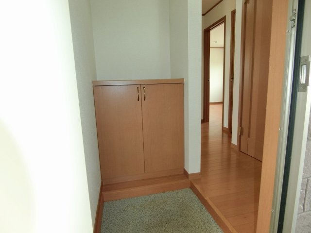 ローテ・ローゼＢ棟の玄関|明るい玄関です