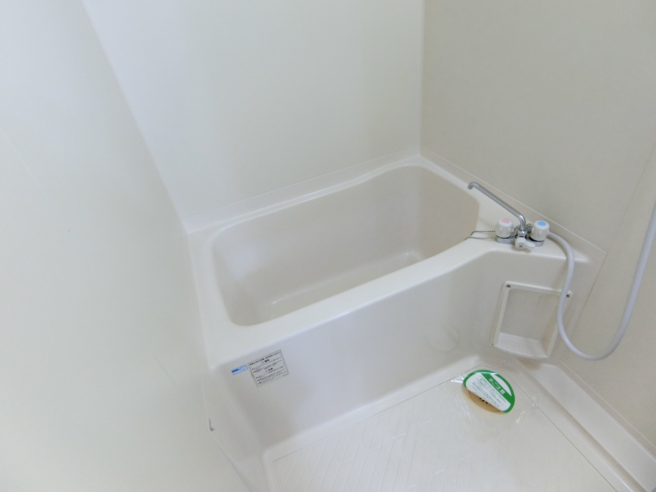 ローテ・ローゼＢ棟の浴室|日々の疲れを癒すお風呂付です