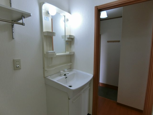 ローテ・ローゼＢ棟の洗面所|コンパクトで使いやすい洗面所