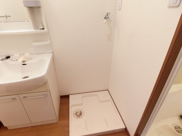 ルーチェクール花畑の設備|室内に洗濯機置き場があります