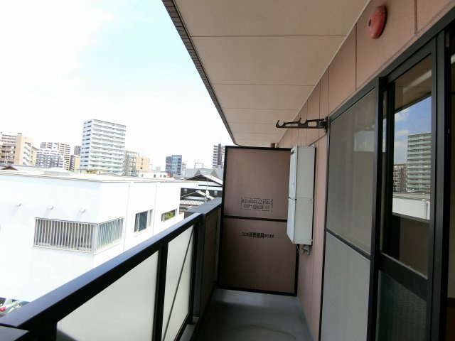 ルーチェクール花畑のバルコニー|お洗濯にも便利なバルコニー付き