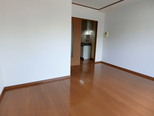 ルーチェクール花畑の居間・リビング|こちらの居間で趣味の時間をお楽しみください