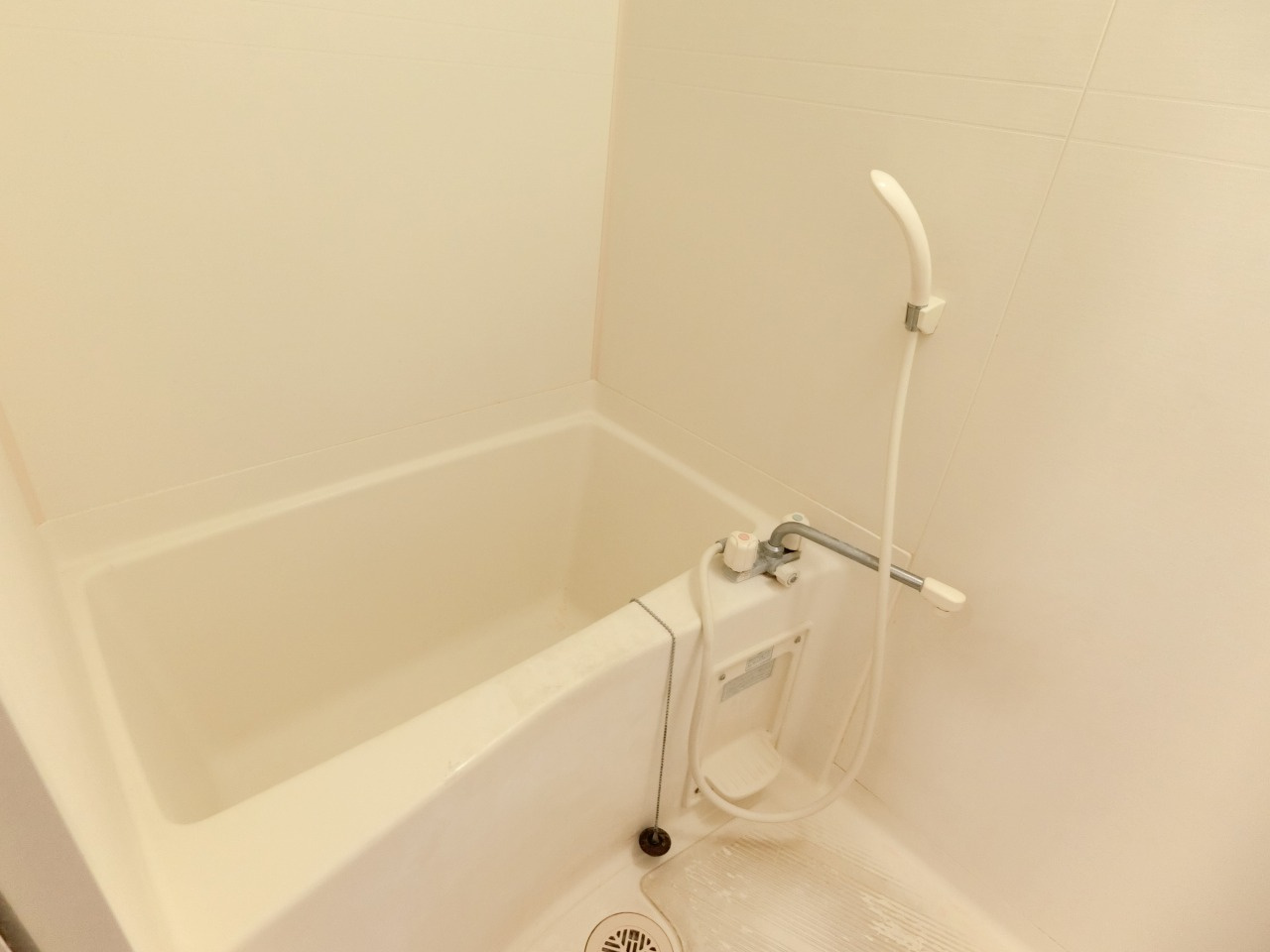 ルーチェクール花畑の浴室|落ち着いた空間のお風呂です