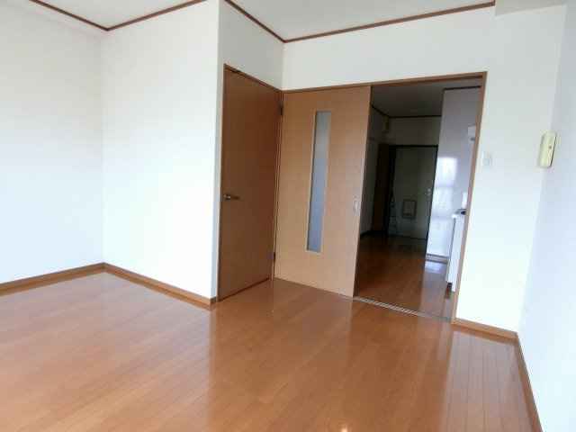 ルーチェクール花畑の洋室|明るい洋室です