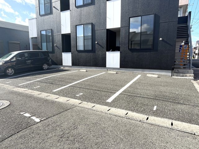 ガーデンコート本町の駐車場