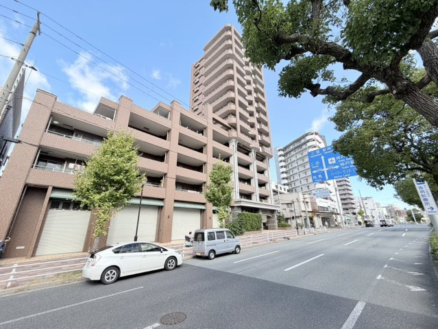 グラン・パレ大倉山ウエストタワーの外観