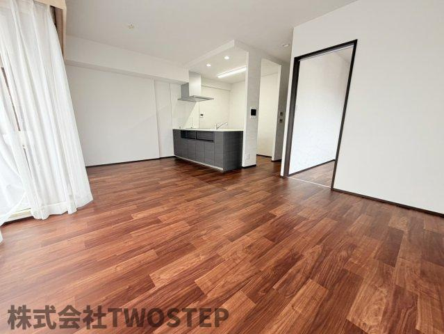 グラン・パレ大倉山ウエストタワーの居間・リビング