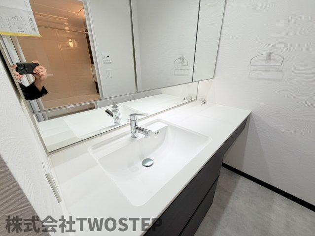 グラン・パレ大倉山ウエストタワーの独立洗面台