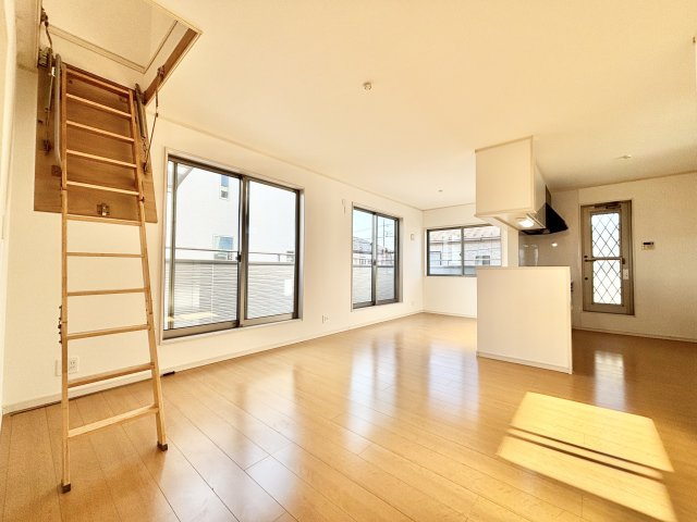 【居間・リビング】の画像