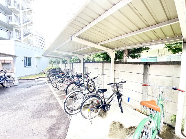 白鳥ハウスの駐輪場