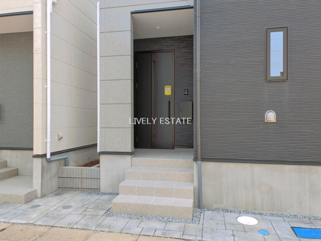 越谷市瓦曽根1丁目 新築分譲住宅 全6棟 4号棟 の玄関
