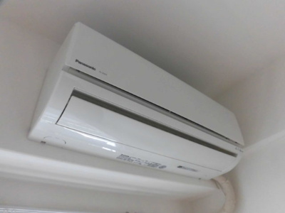 【設備】 | メゾン・フロンティア | エアコンがついているので快適に過ごすことが出来ます