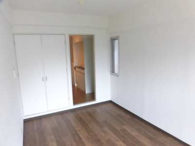 【居間・リビング】 | メゾン・フロンティア | 落ち着きのあるフローリングのお部屋です