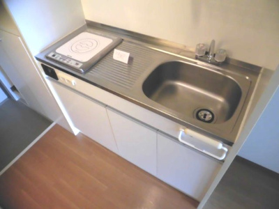 【キッチン】 | メゾン・フロンティア | 収納付きのキッチンなので調理器具をたくさん収納できます