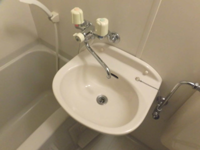 【洗面所】 | メゾン・フロンティア | ユニットバス内の洗面台です