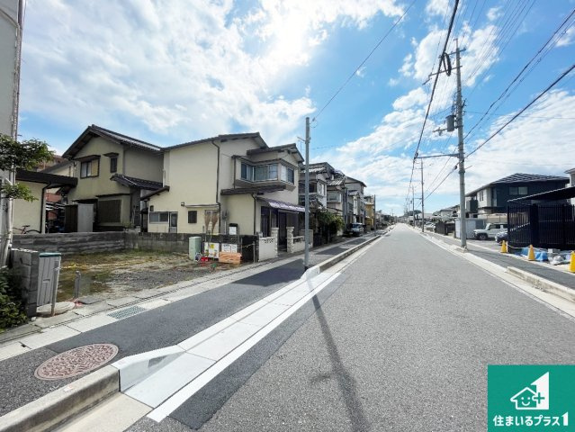 大津市本堅田　第8期　新築一戸建ての前面道路含む現地写真|周辺は落ち着いた街並みの住宅地！子育てがしやすい住環境です！まだ未完成ですが、現地でしかわからない事もございます。是非一度ご覧ください。