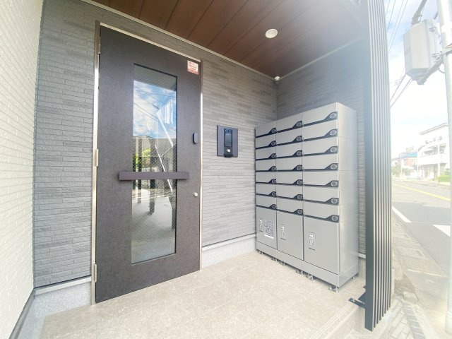 リブリ・西浦和のエントランス