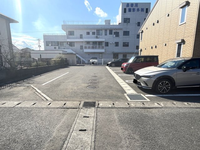 ゴールドレジーナⅢの駐車場