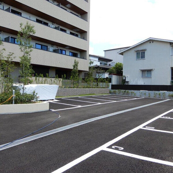 JADE ASHIYAの駐車場