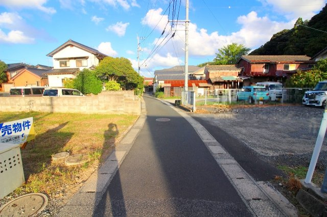 安来町（西御幸）土地の展望|前道にはしっかり側溝もあり、雨水経路も設計可能になります。