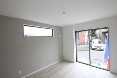 【洋室】 | 高州新築ロフト付き | 二面彩光で陽当り良好