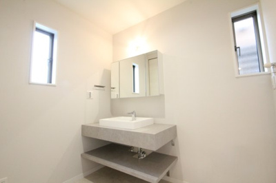 【独立洗面台】 | 高州新築ロフト付き | 高級感のある洗面台