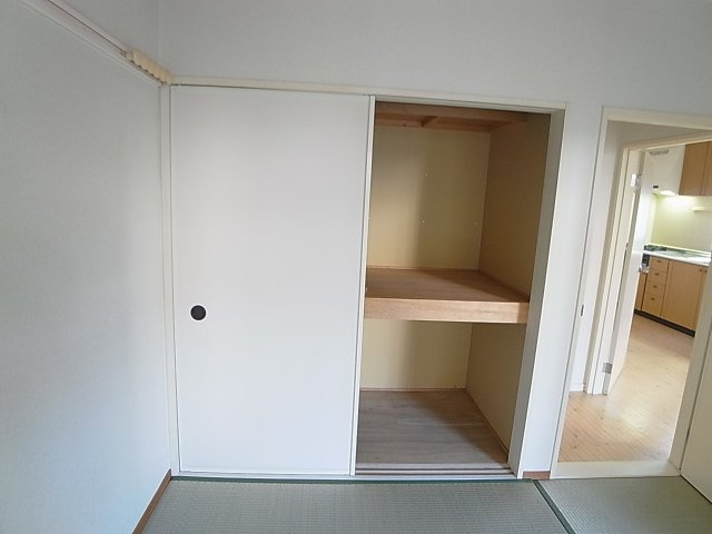 ハイツローレルの収納|幅広の押し入れ収納