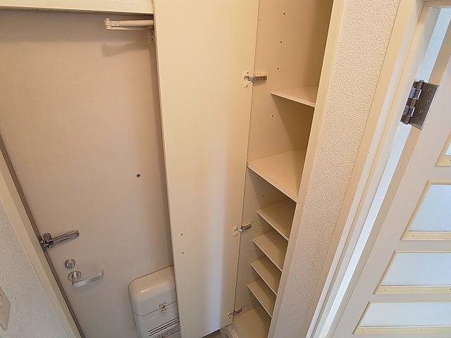 ハイツローレルの玄関|玄関には靴箱も有ります