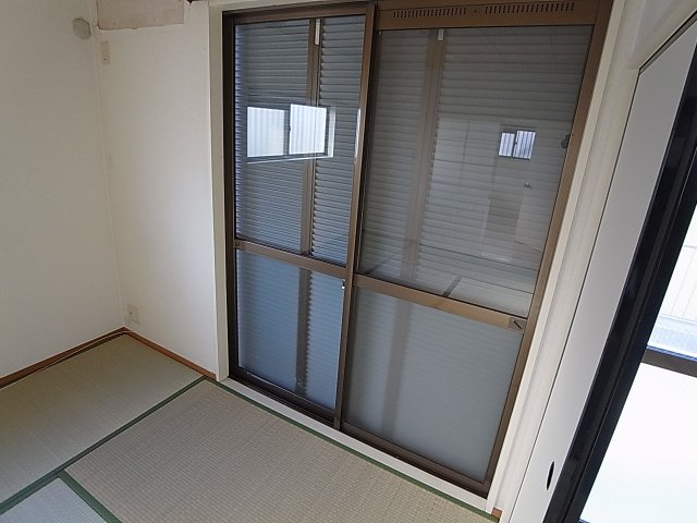 ハイツローレルのセキュリティ|雨戸付きで防犯面強化